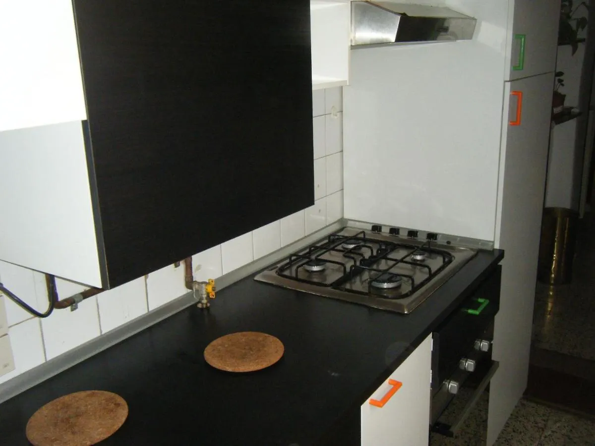 Hotel camera via Orfeo Bolonia 0*,