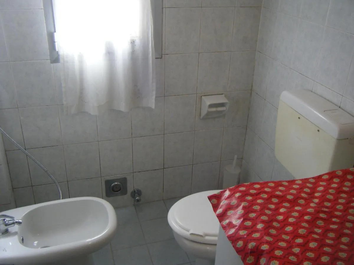 Hotel camera via Orfeo Bolonia Pensión